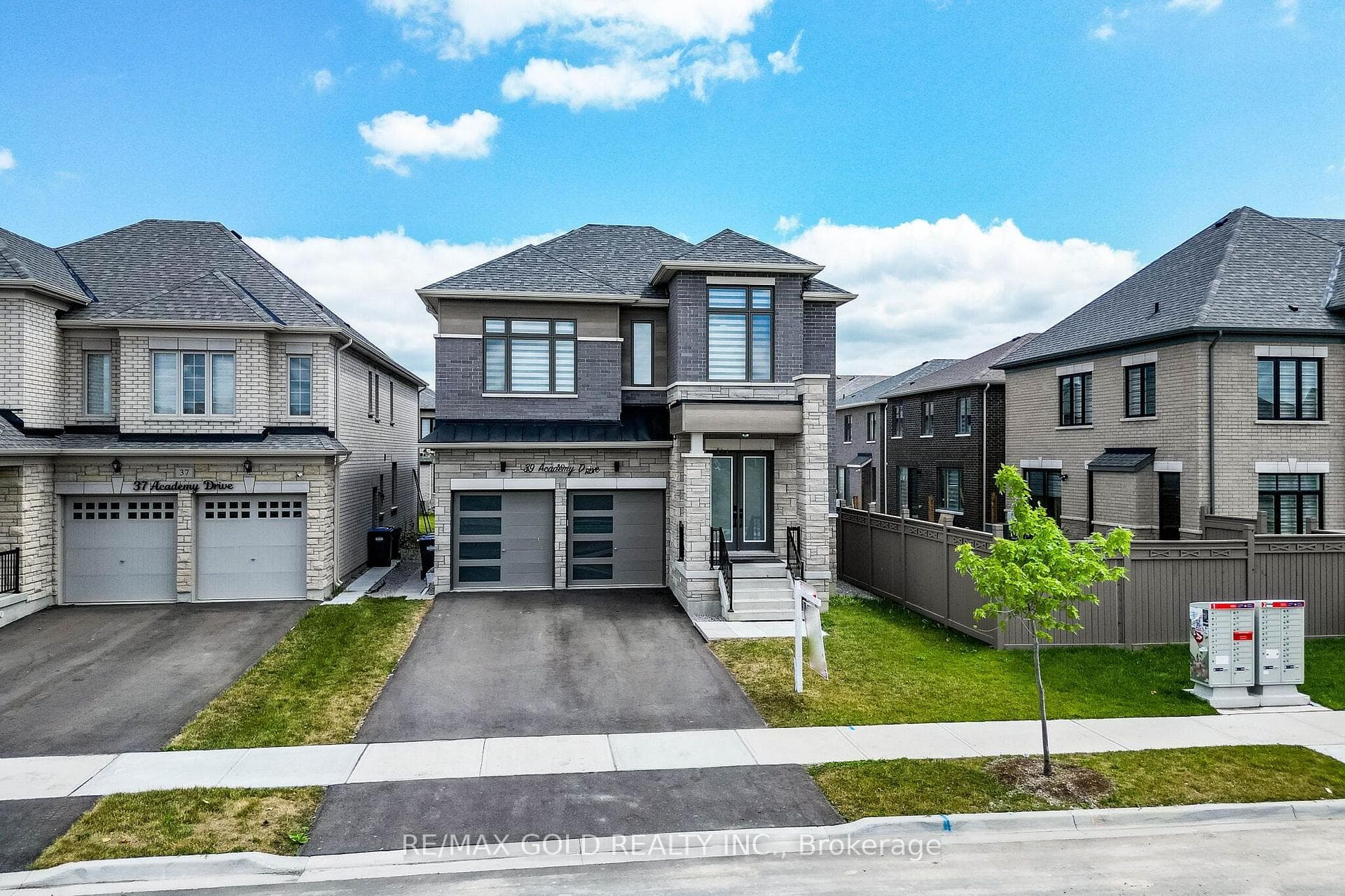 39 Academy Drive photo 1