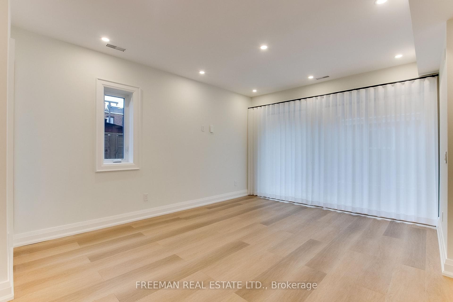 771 Manning Avenue Unit Laneway photo 10