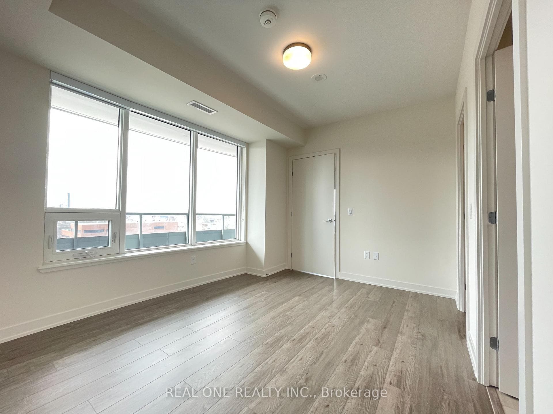 212 King William Street Unit 917 photo 11