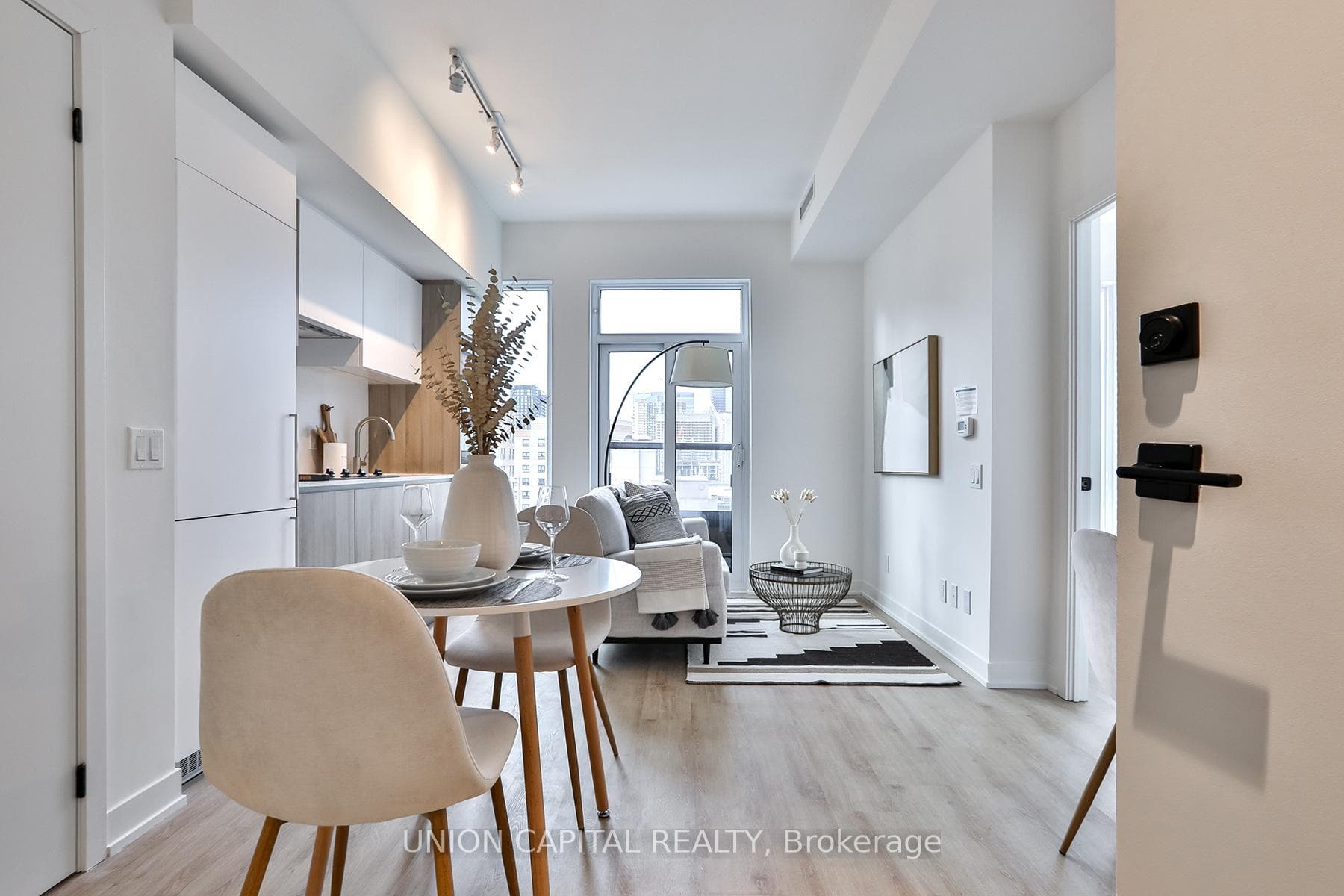 319 Jarvis Street Unit 1005 photo 2