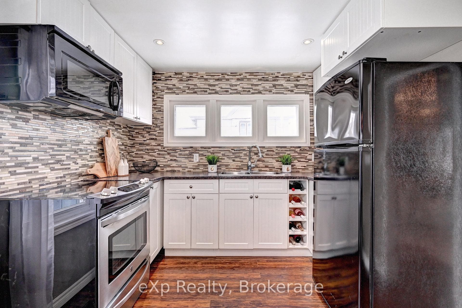 310 BARBER Avenue photo 17