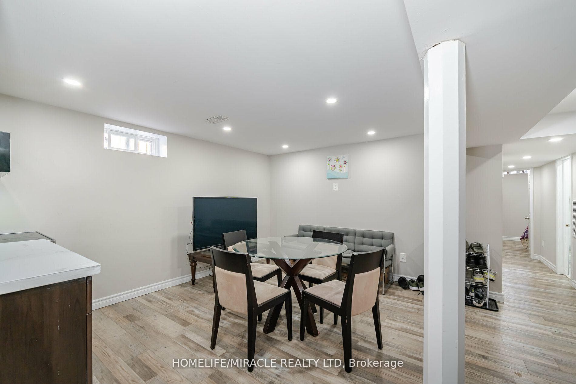 2 Lady Bower Crescent photo 31