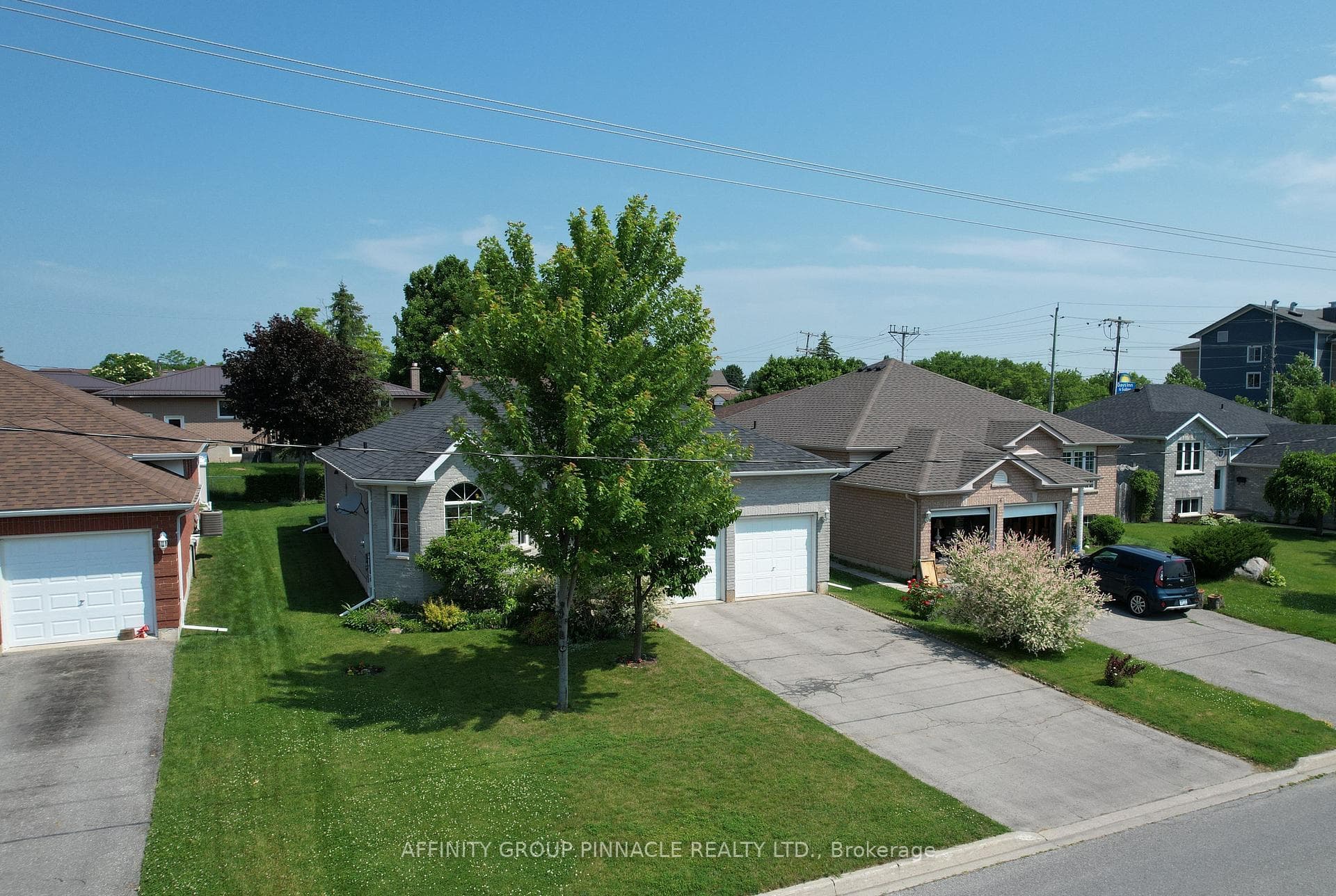 6 McGibbon Boulevard photo 2