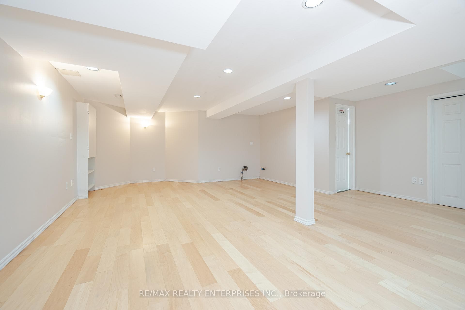27 Corby Road photo 29