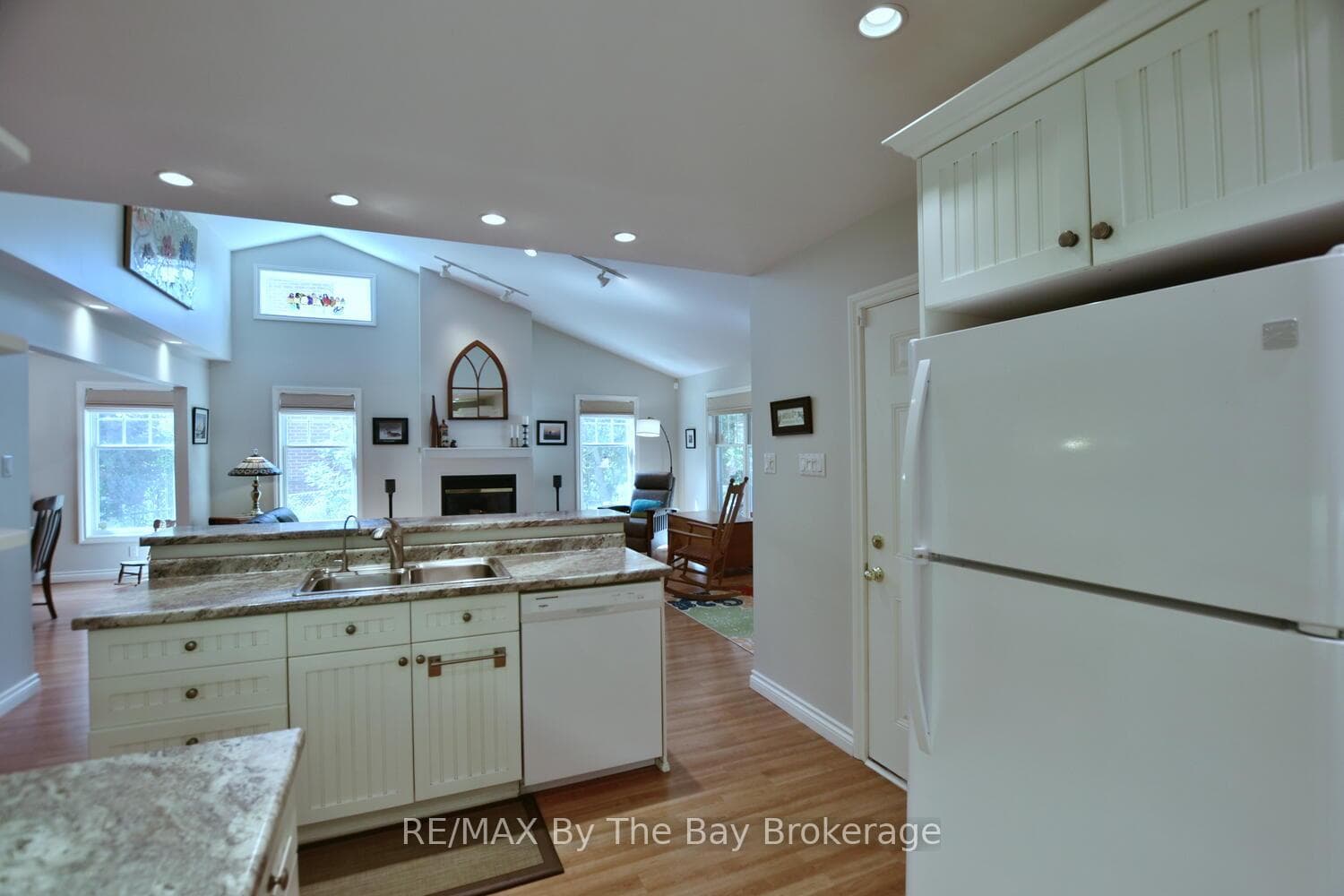 1327 RIVER Road photo 17