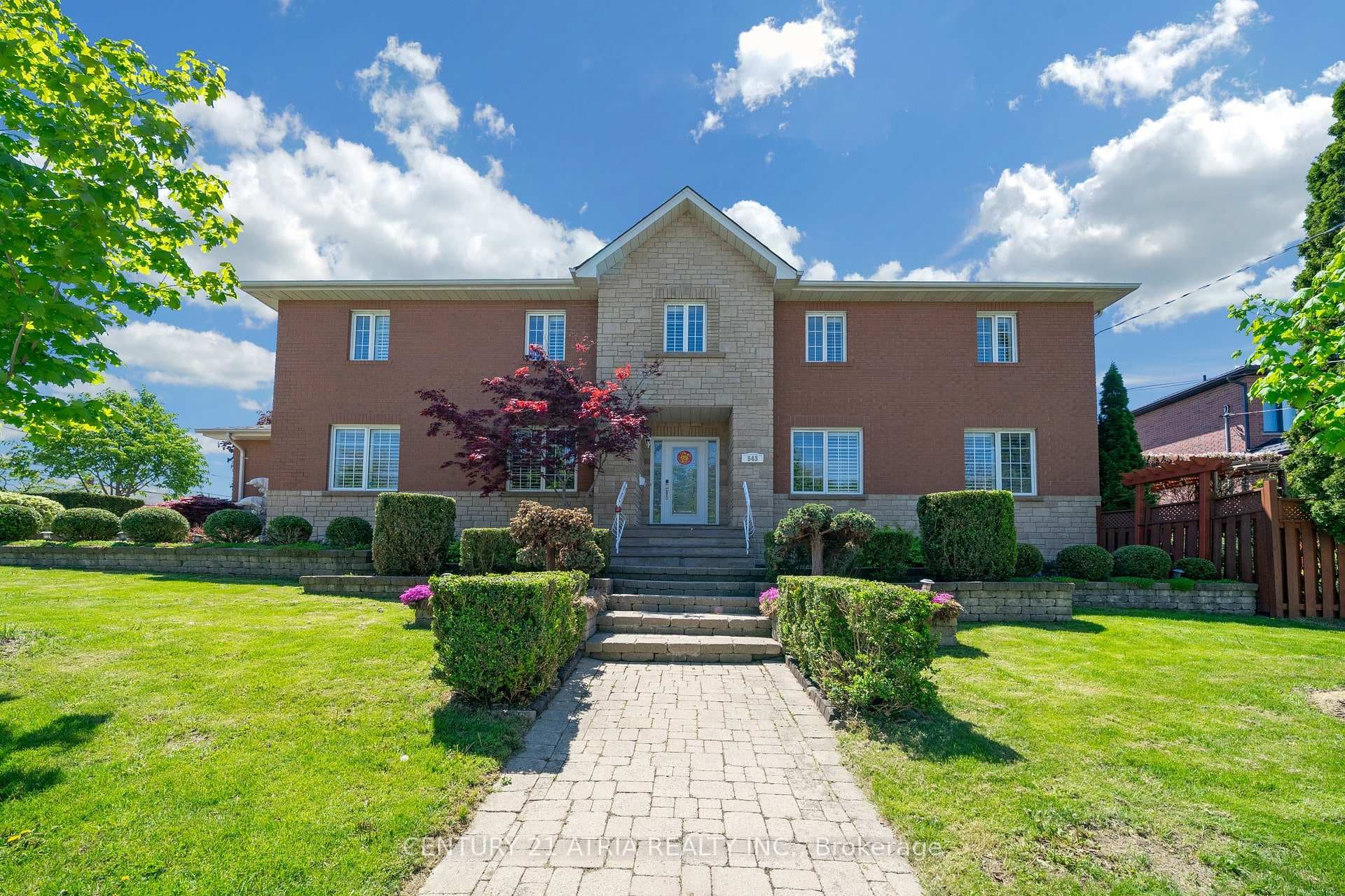 543 Queens Drive photo 1