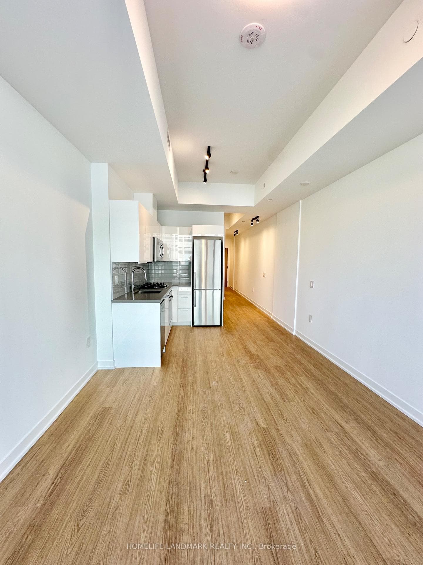 195 McCaul Street Unit 708 photo 3