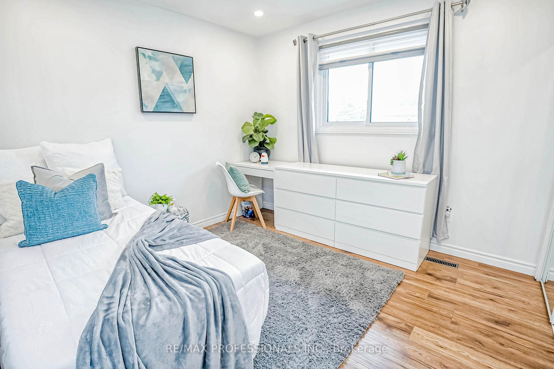 130 Dunsdon Street photo 33