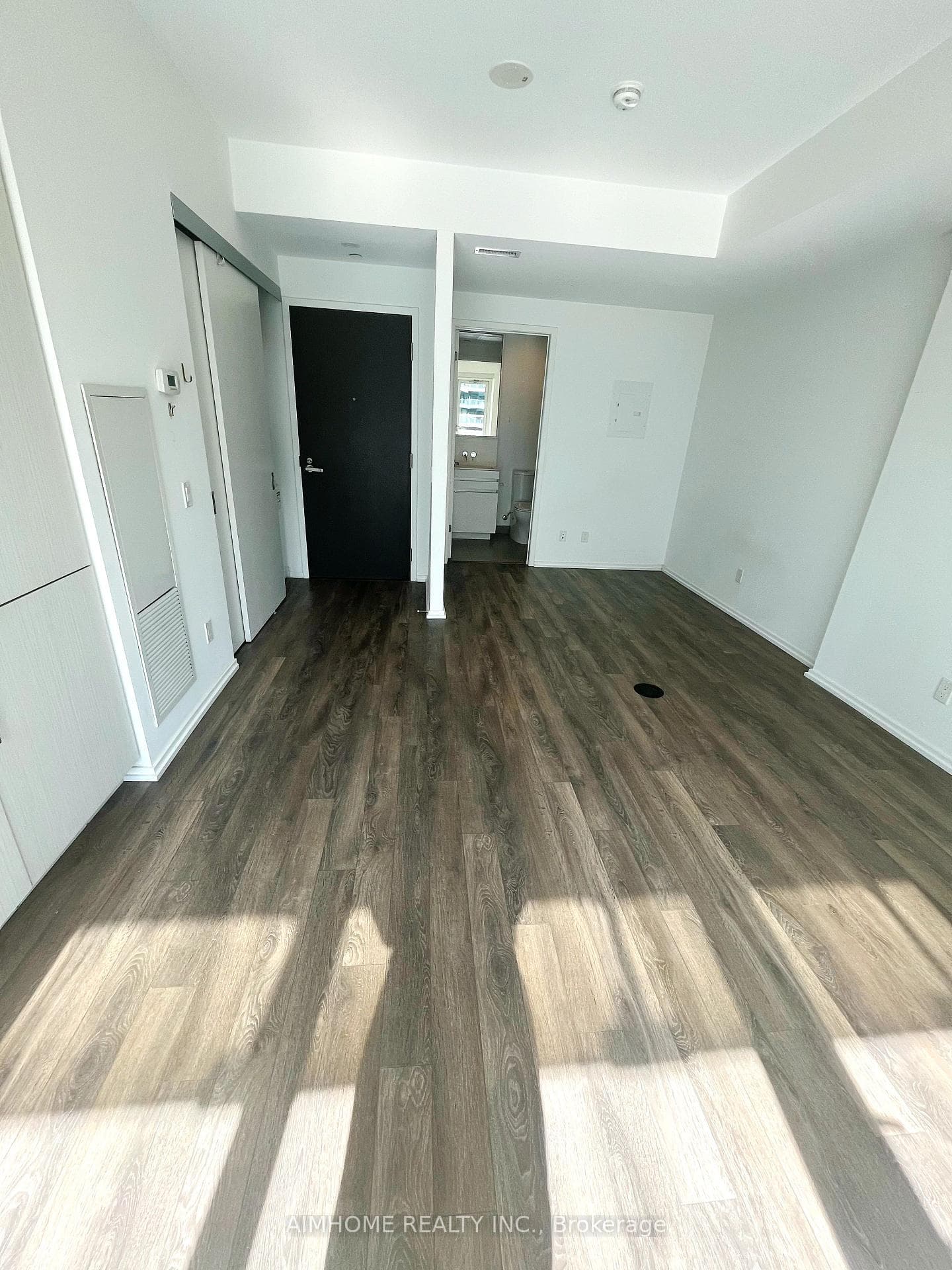 197 Yonge Street Unit 2108 photo 8