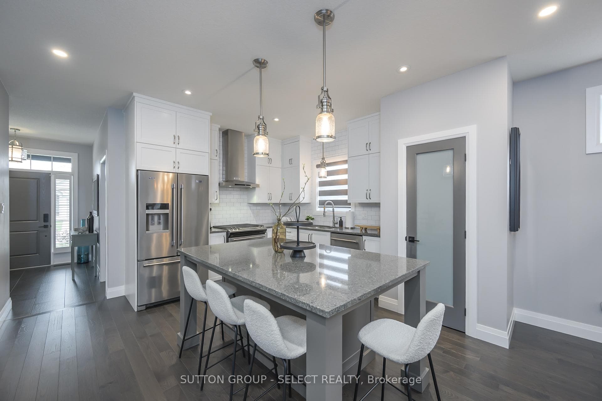 697 Barker Street photo 8