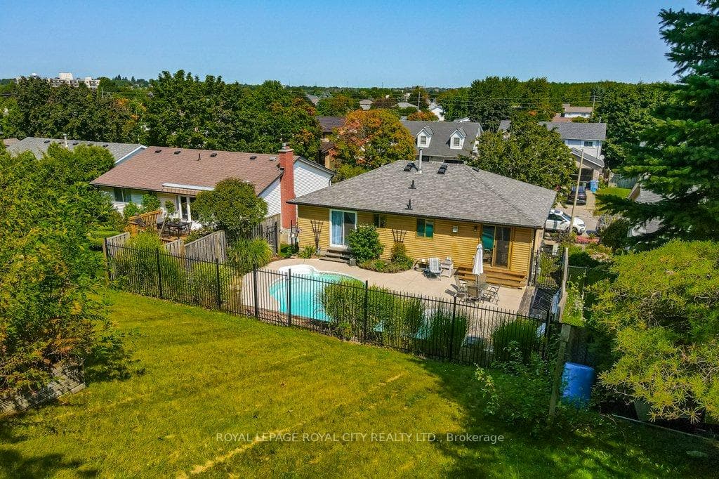 112 Freshmeadow Way photo 23