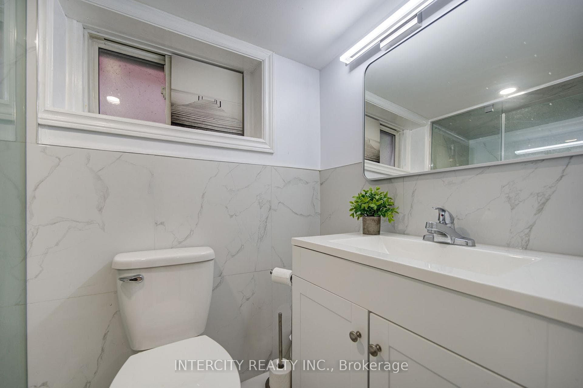 256 Blantyre Avenue photo 24