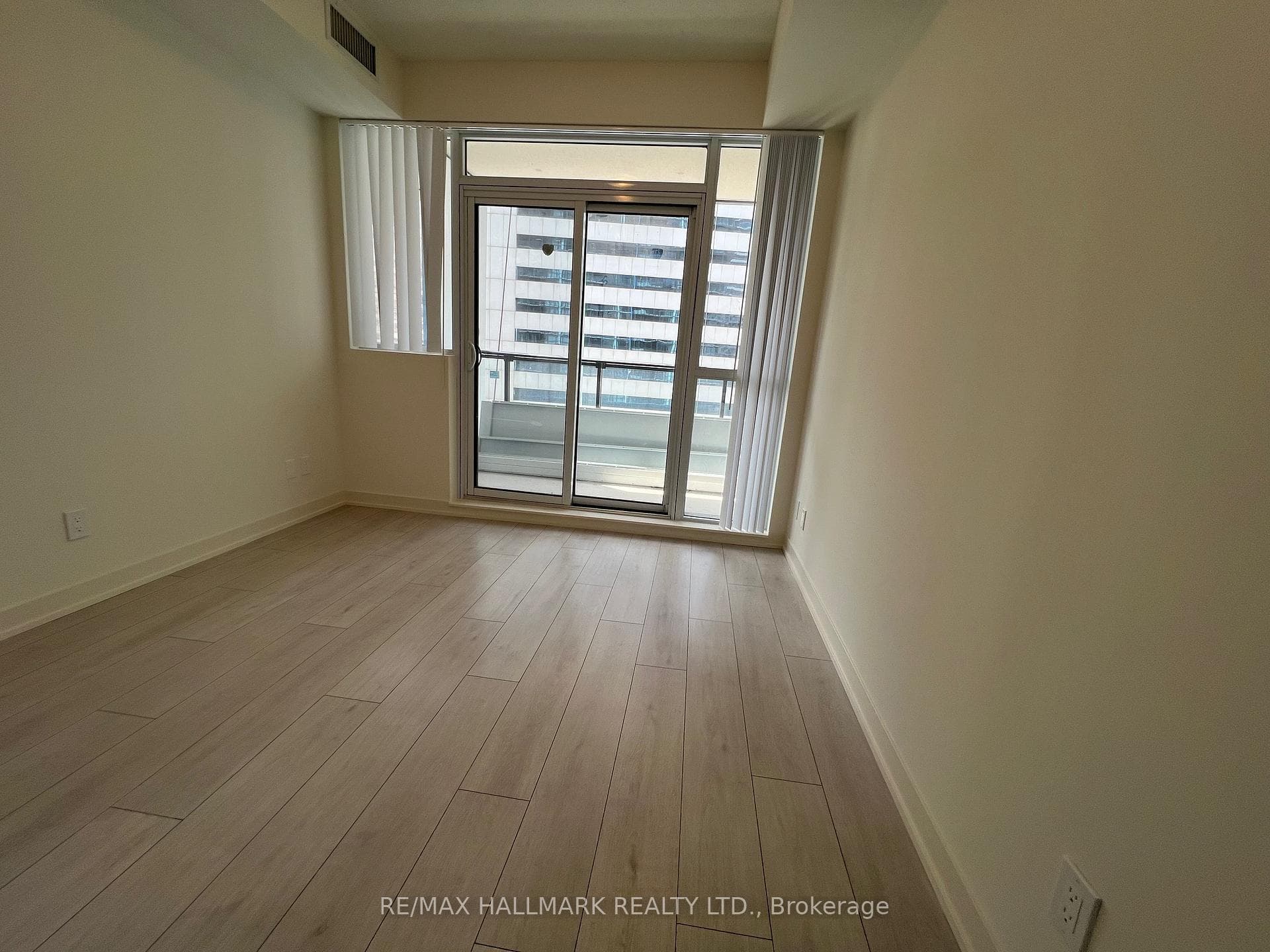 4955 Yonge Street Unit 915 photo 6