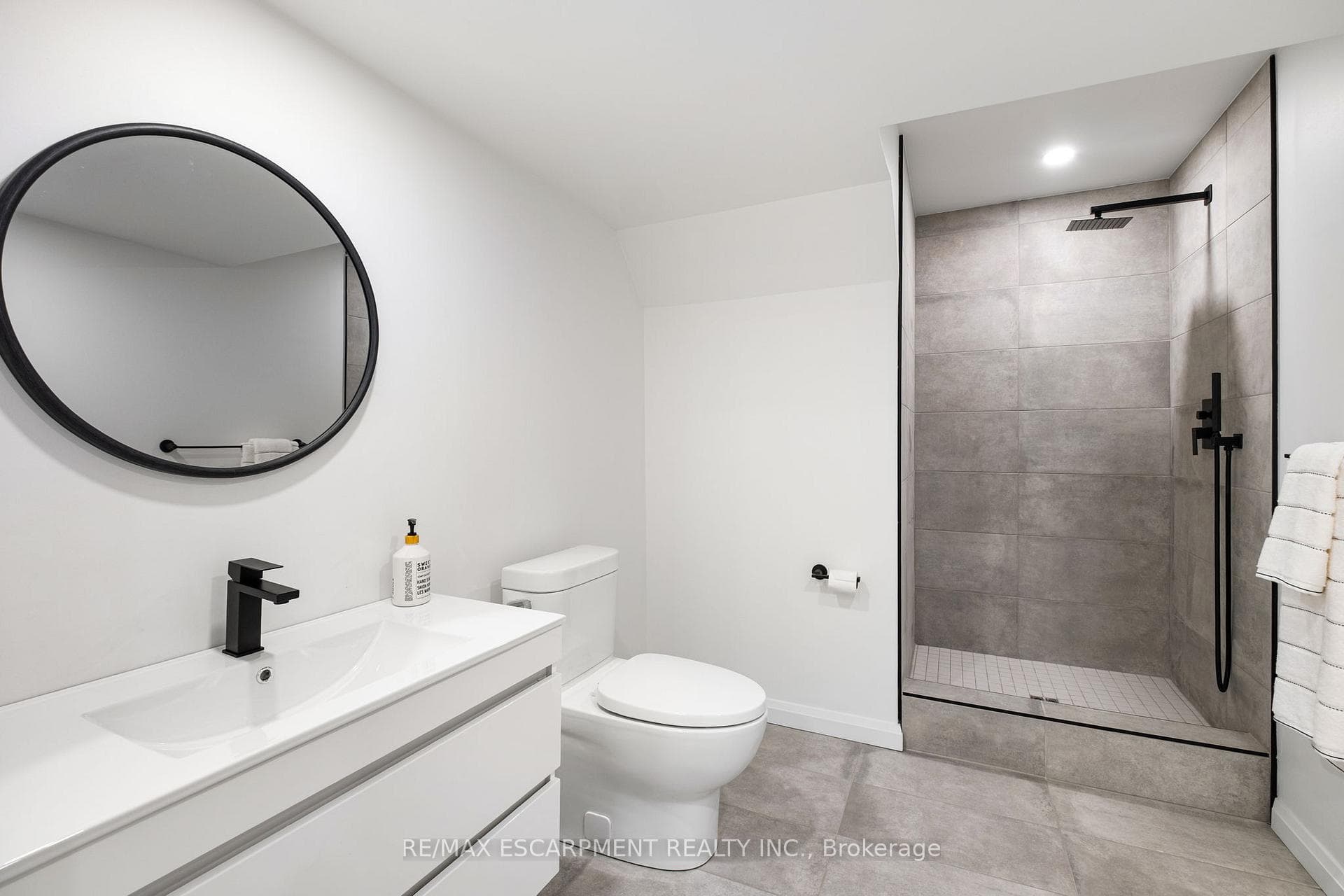 95 Gatestone Drive photo 36