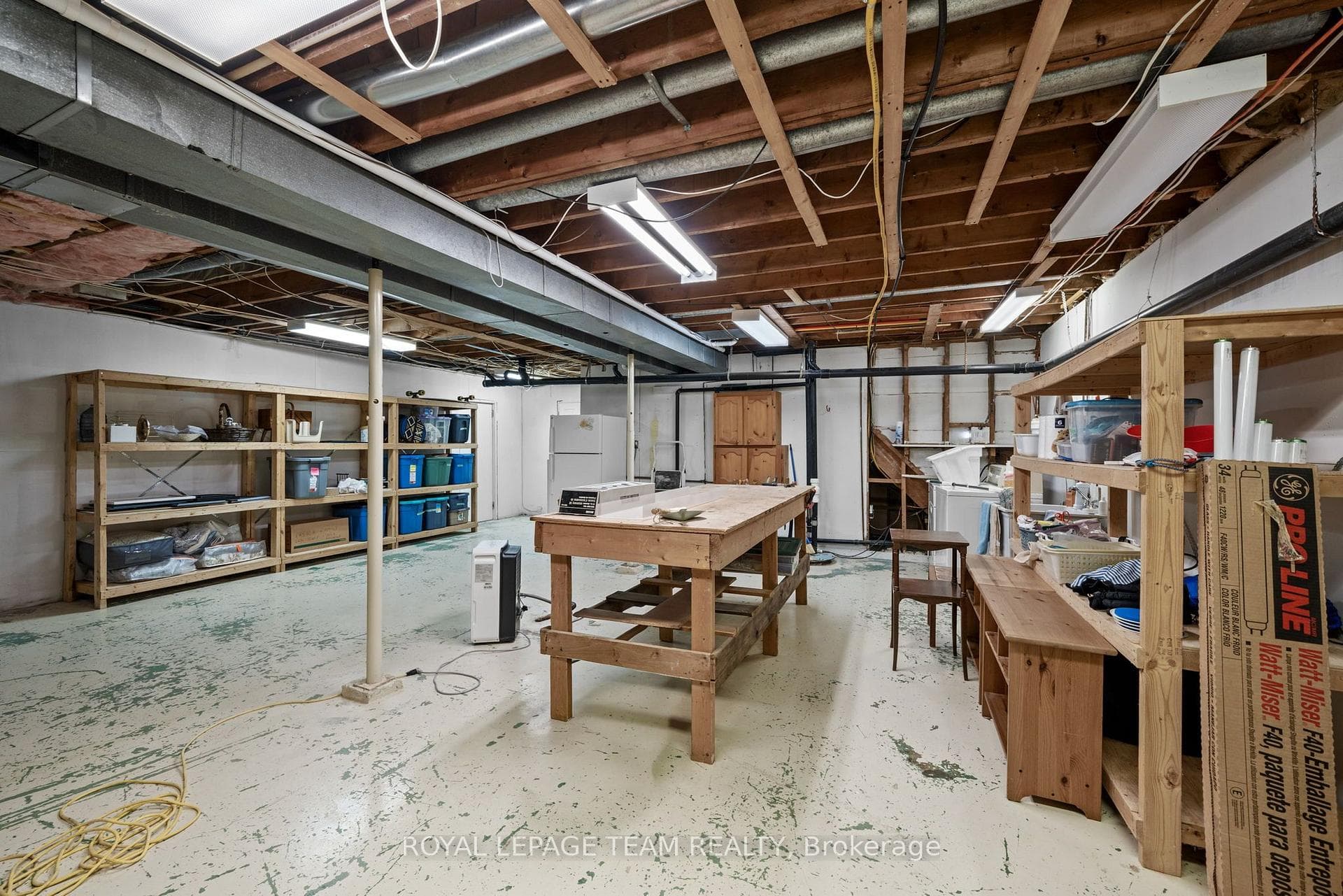 Workshop space connecting the living spaces