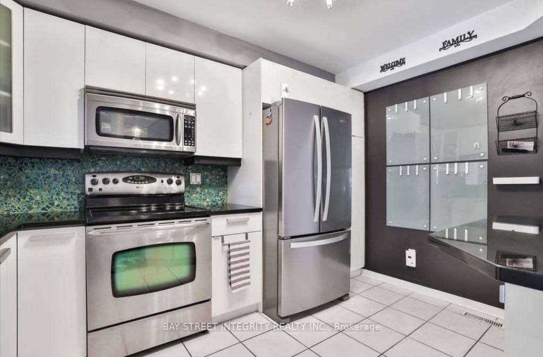 2054 Glenhampton Road photo 4