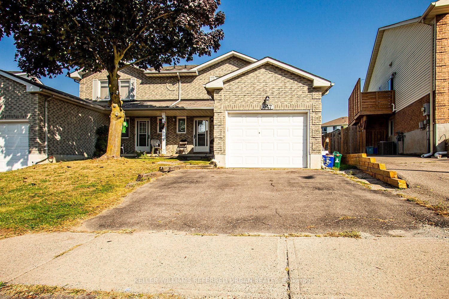 1047 Attersley Drive photo 2