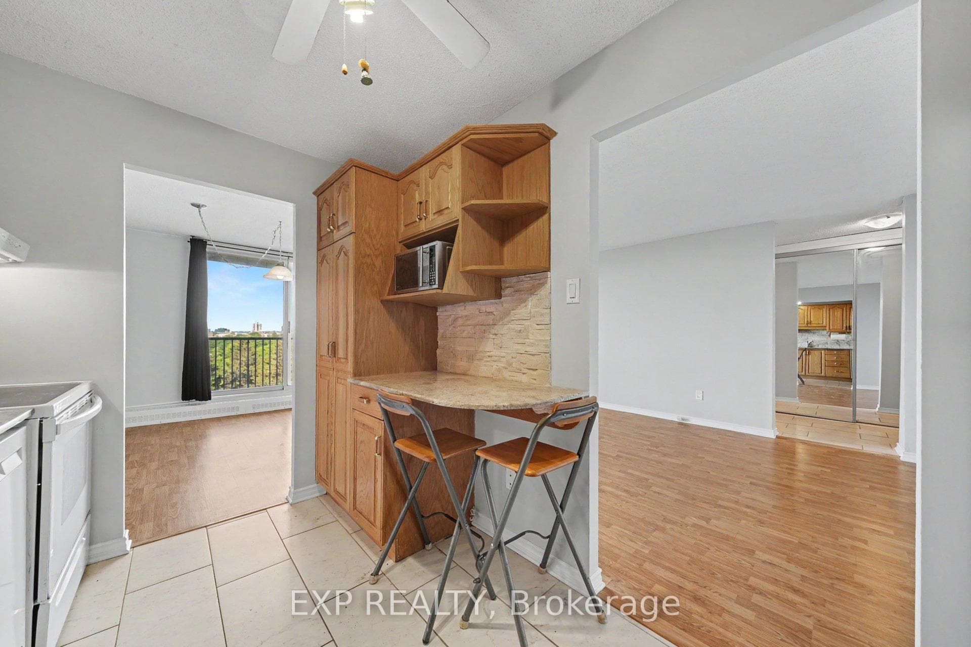 665 Bathgate Drive Unit 802 photo 9