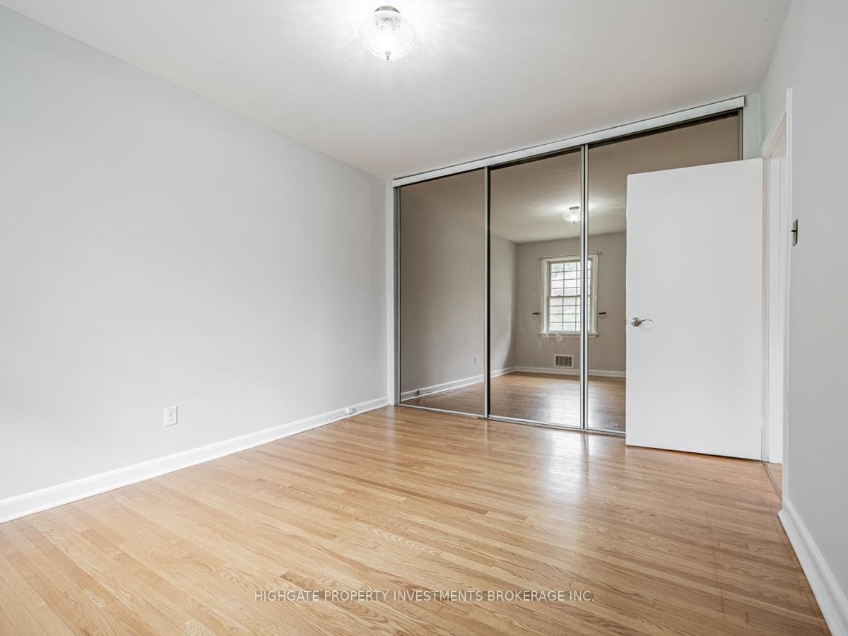 82 Ravenscrest Drive photo 12