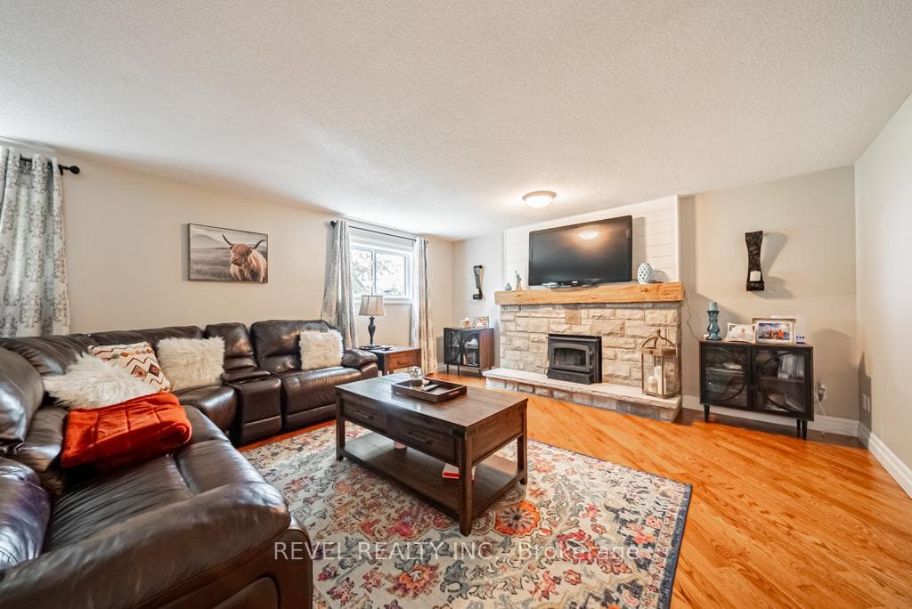 4487 Henderson Road photo 28