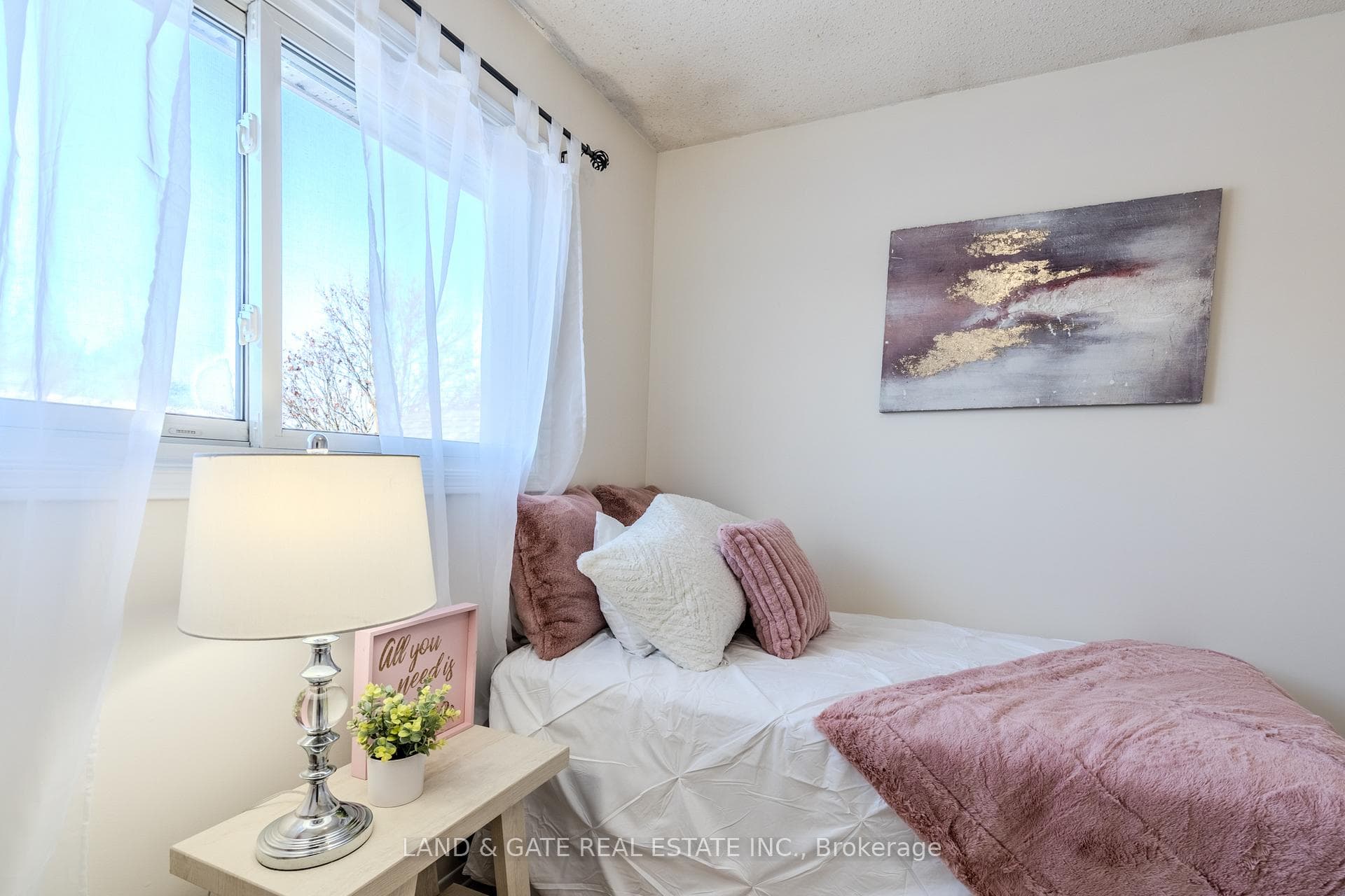 11 Golders Green Avenue photo 30
