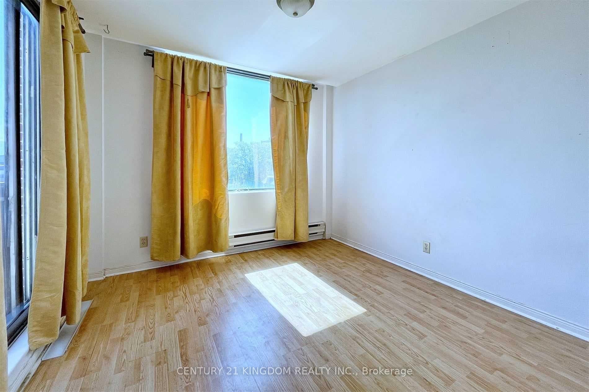 360 College Street Unit 401 photo 17