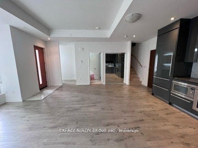 113 Mcmahon Drive Unit Th05 photo 24