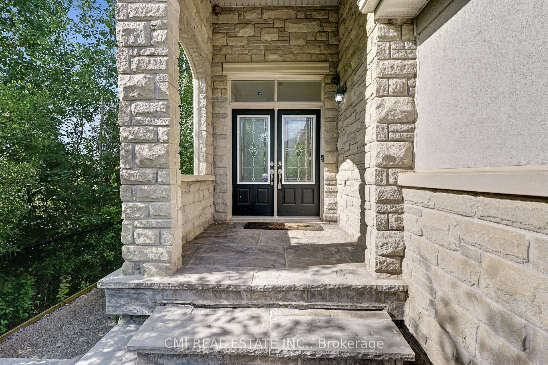 3136 Watercliffe Court photo 5