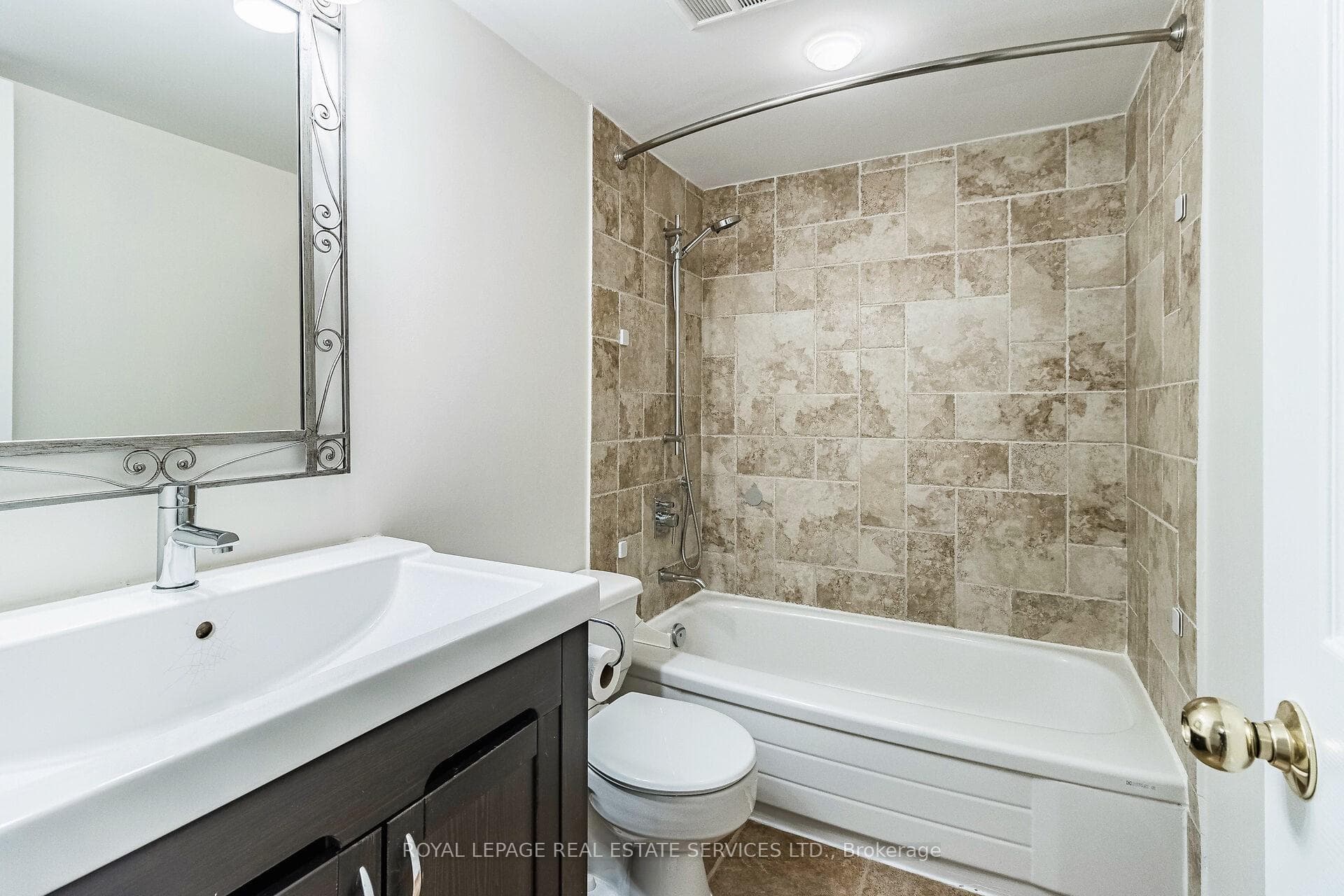 1485 Lakeshore Road Unit 312 photo 26