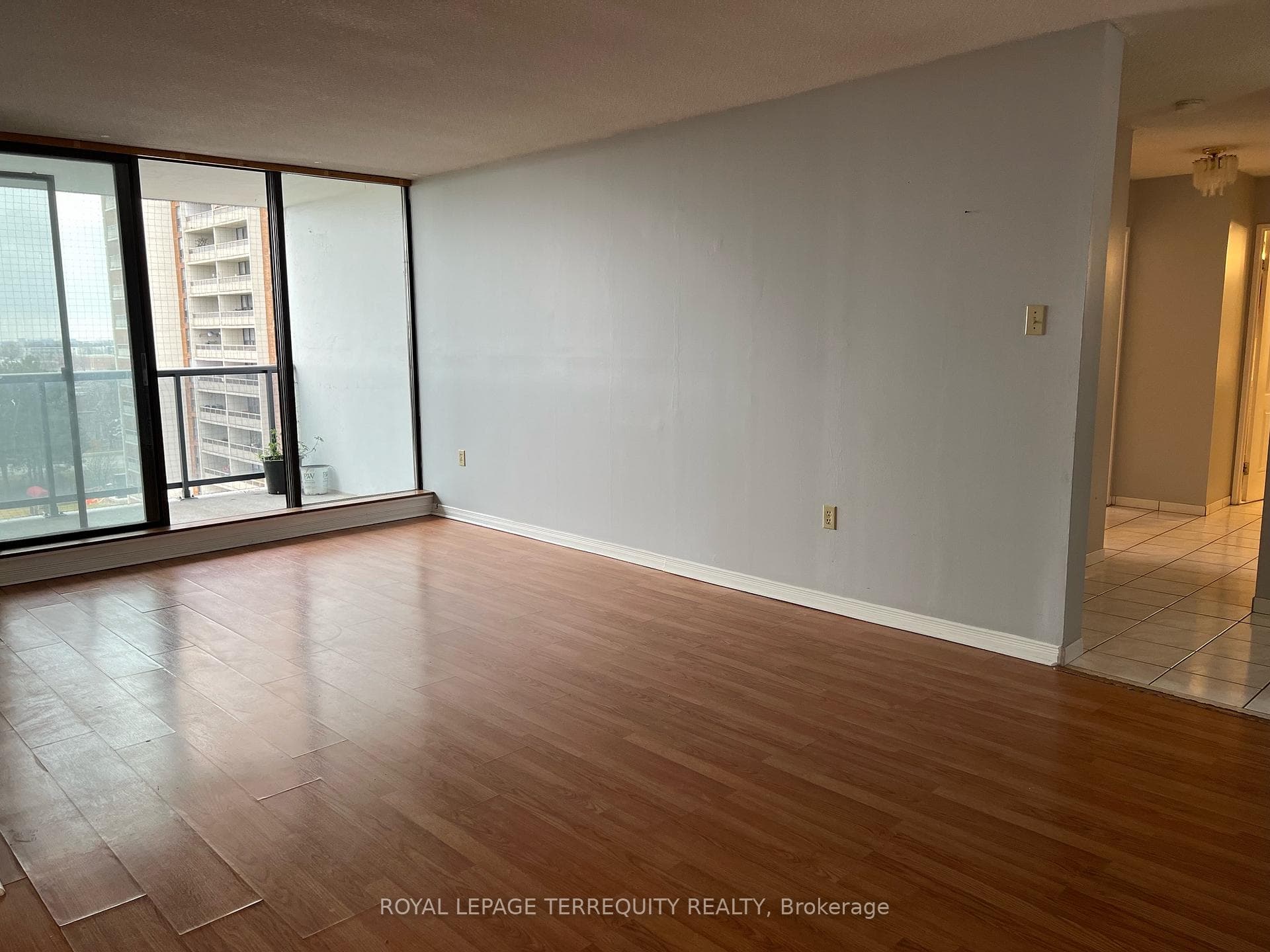 21 Knightsbridge Road Unit 707 photo 10