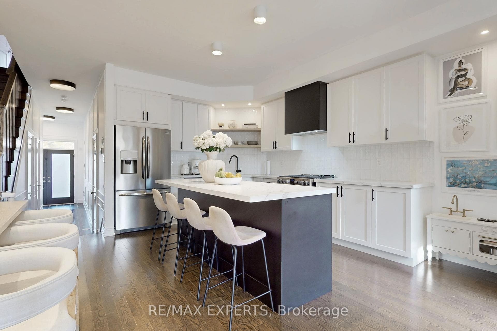39 Hiawatha Court photo 4