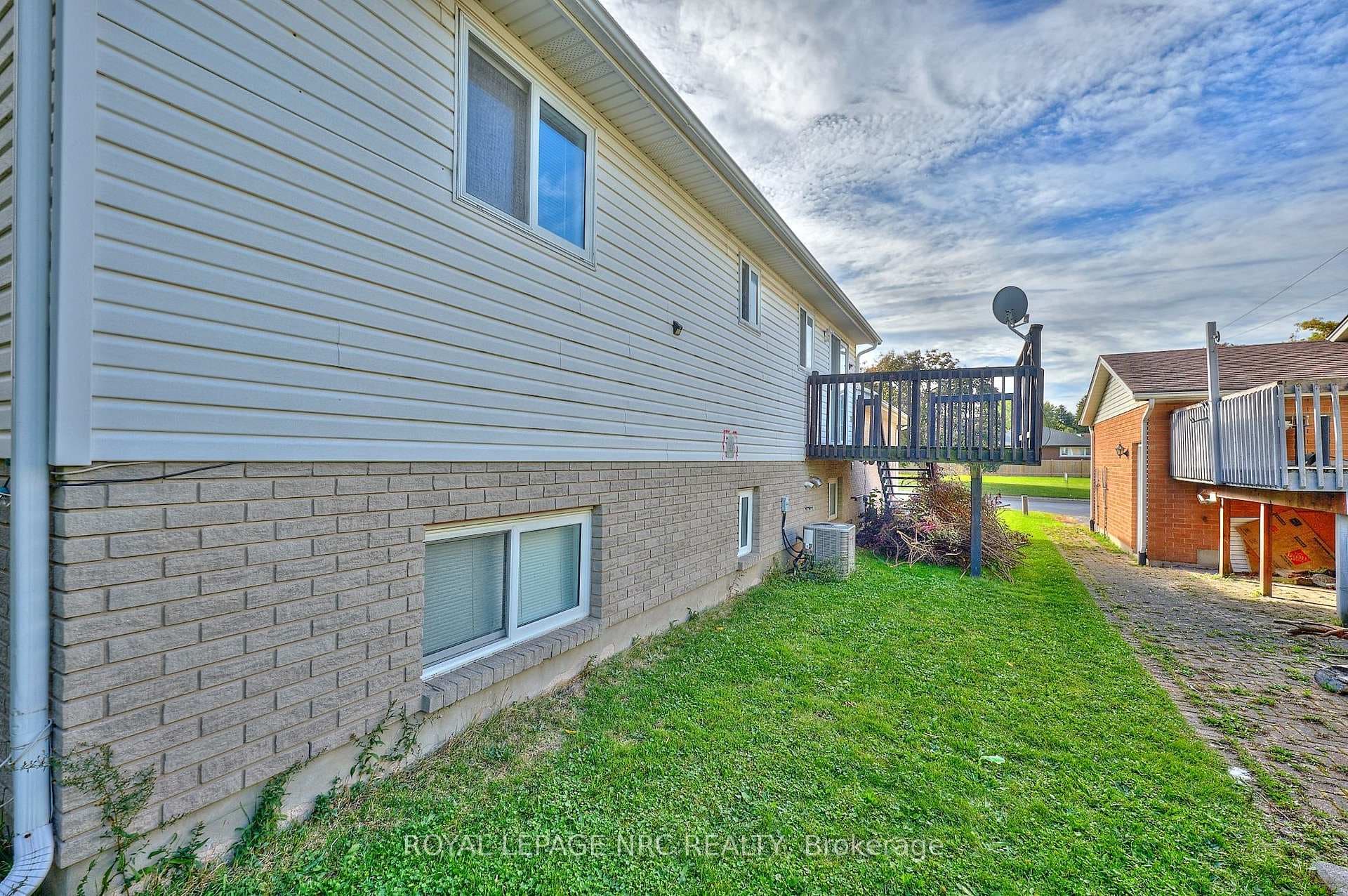4431 MONTROSE Road photo 4