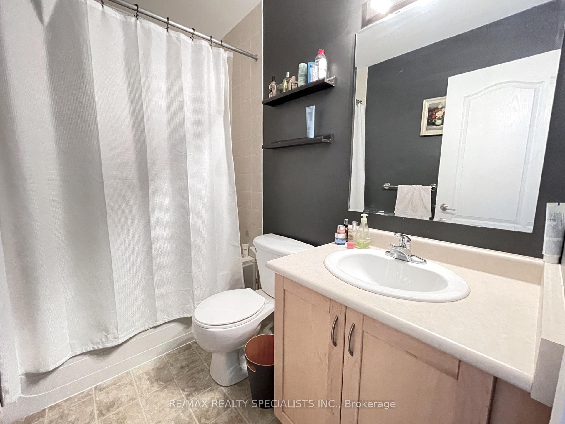 1223 Mcdowell Crescent photo 9