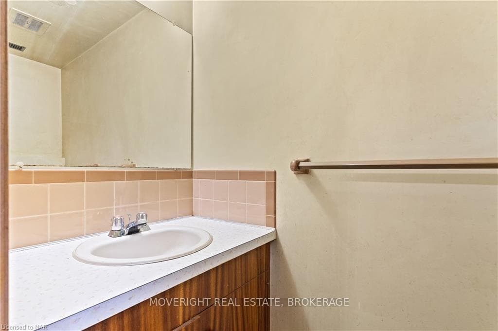 16 REXLEIGH Crescent photo 30