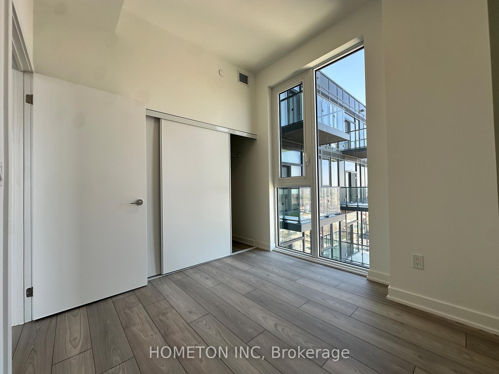 1007 The Queensway N/A Unit 907 photo 10
