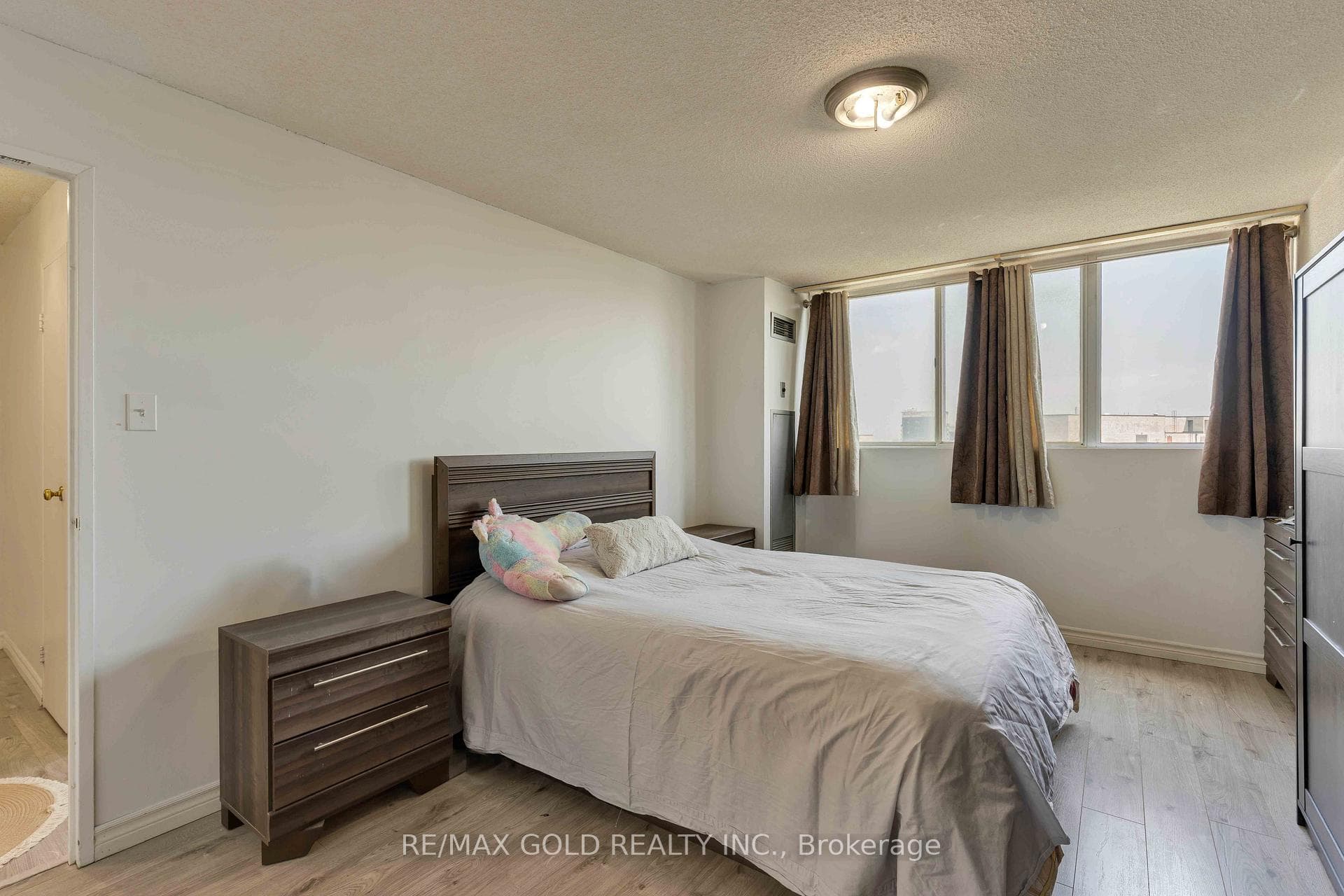 3700 Kaneff Crescent Unit 2101 photo 31