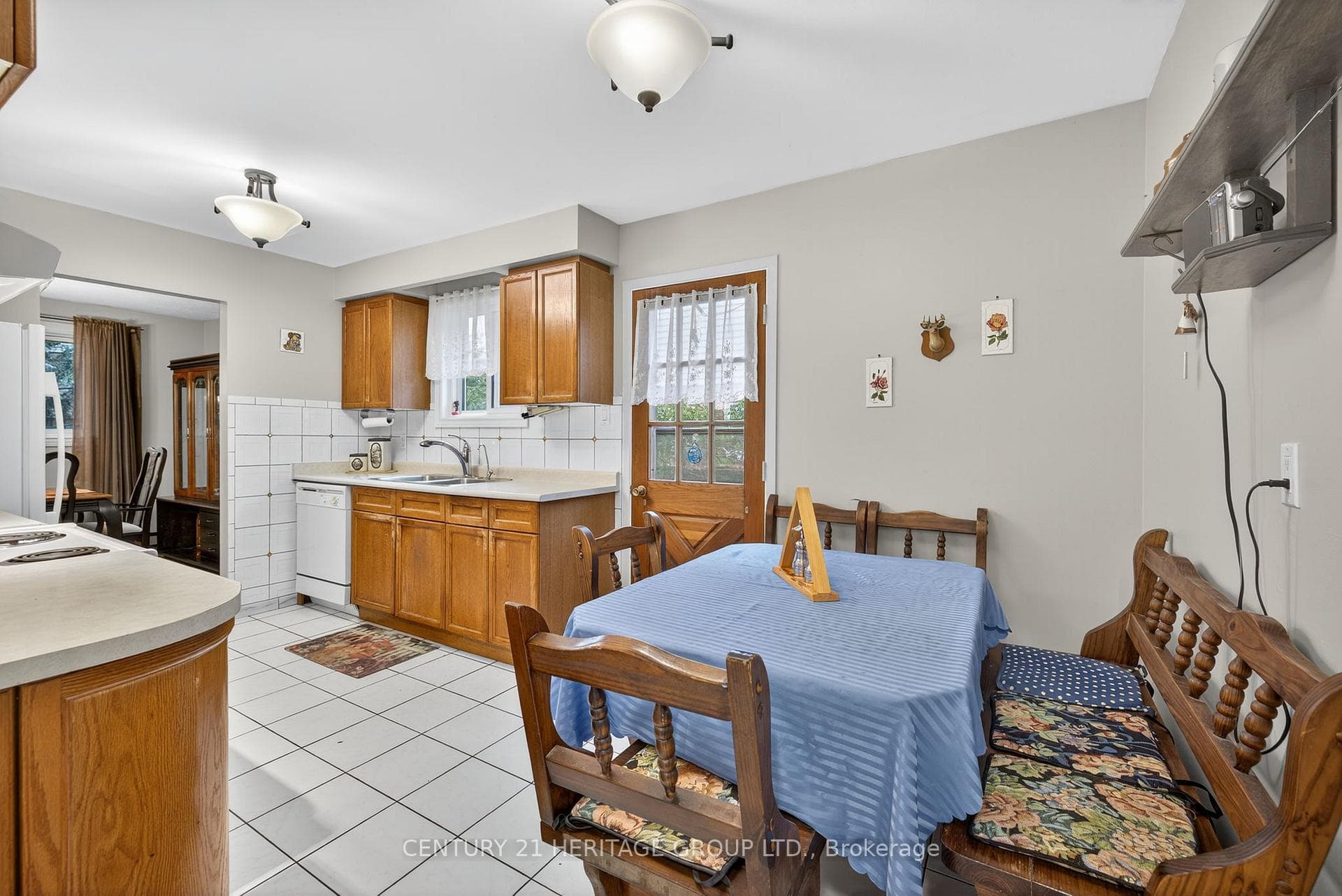 374 Maplegrove Avenue photo 6
