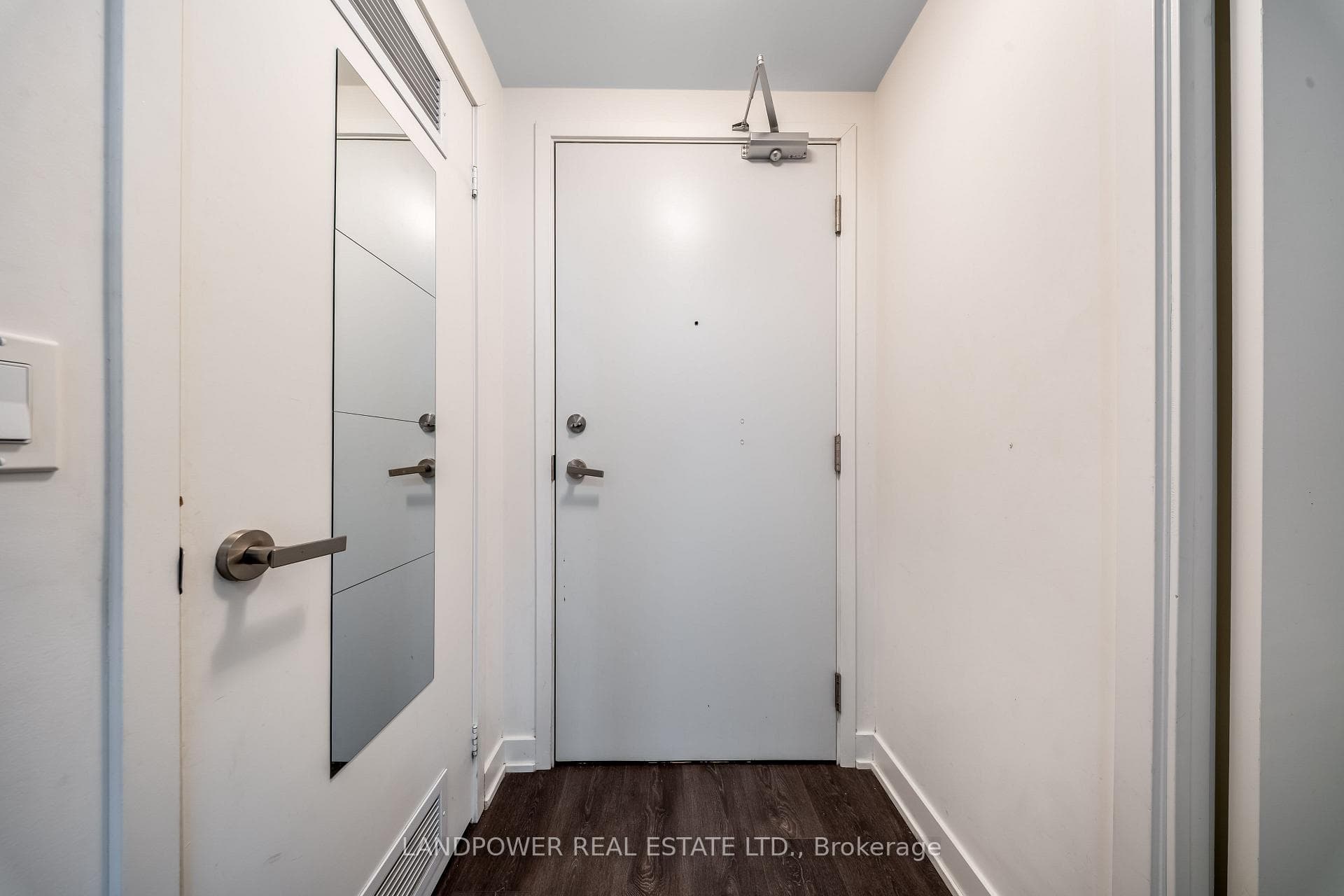 99 Broadway Avenue Unit 1611 photo 2