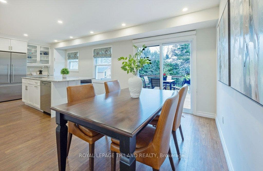 667 GLENGYLE Crescent photo 8