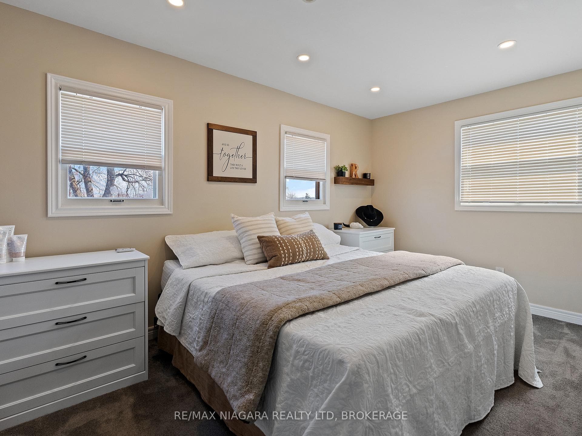 2474 Stevensville Road photo 13