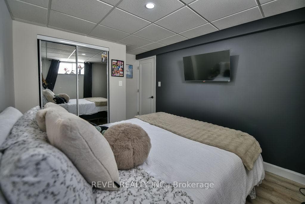 1301 Lozanne Crescent photo 34