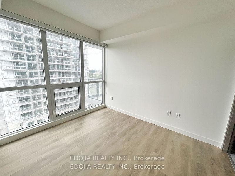 85 Mcmahon Drive Unit 1506 photo 3