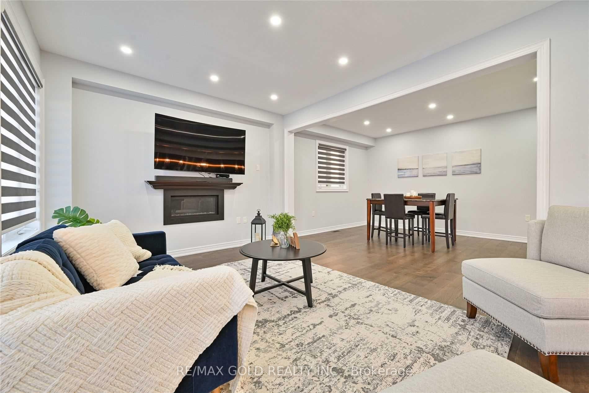 9 FORSYTH Crescent photo 6