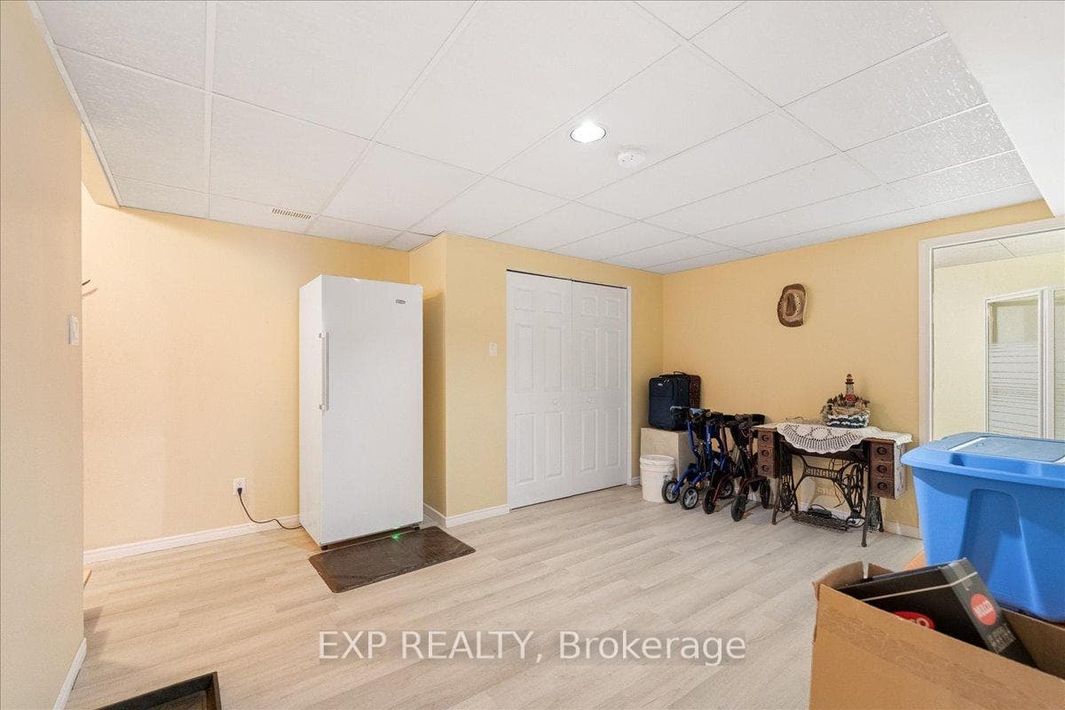 213 Longueuil Street photo 36