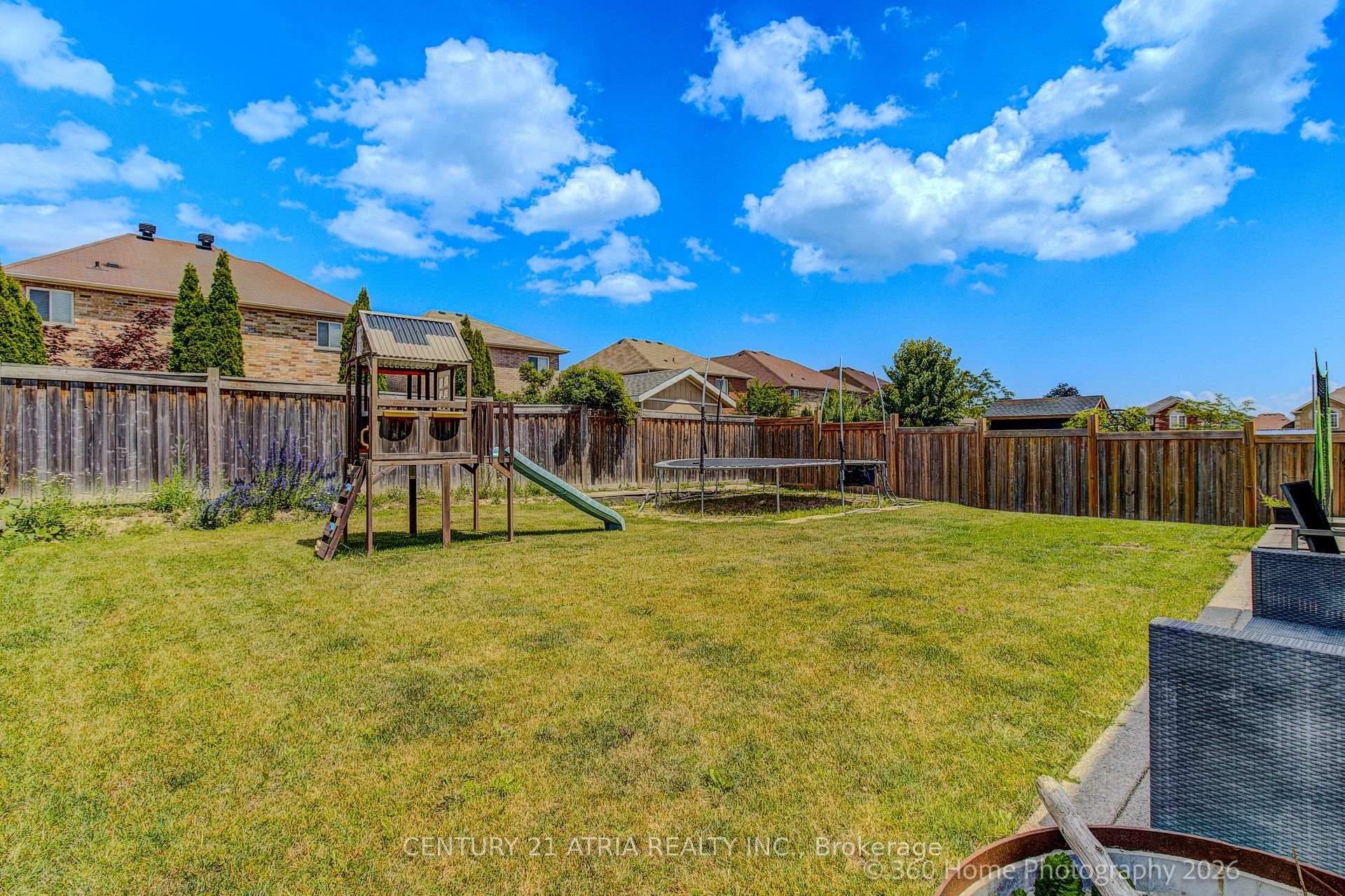 1386 Sheldon Street photo 24