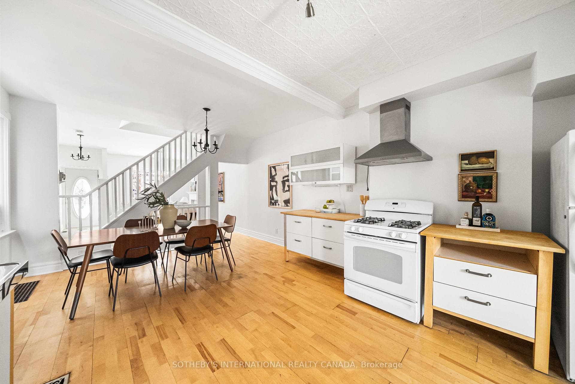 31 Tiverton Avenue photo 16