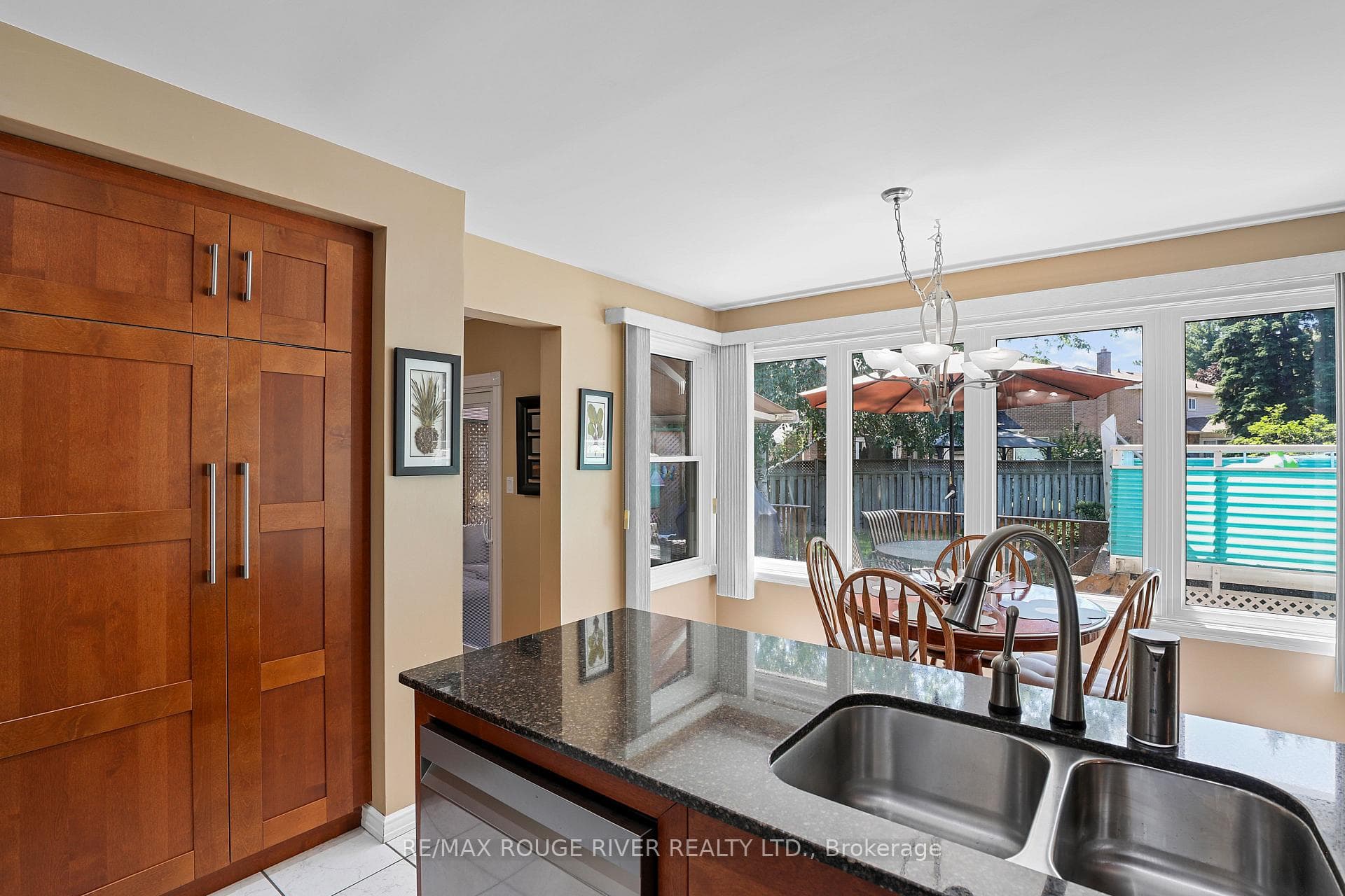 11 Canmore Boulevard photo 7