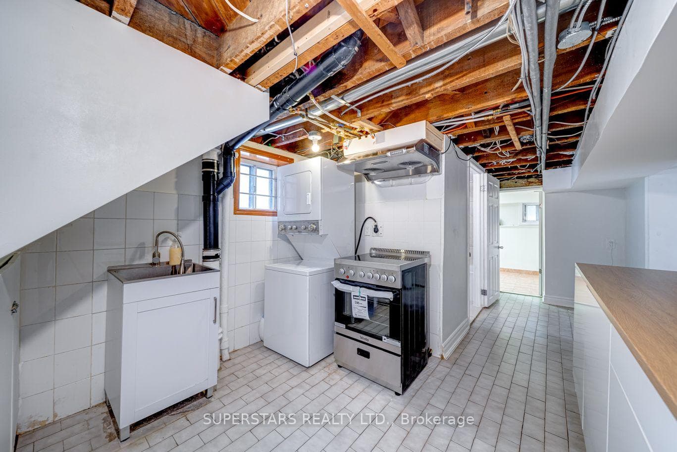 1587 DUFFERIN Street photo 25
