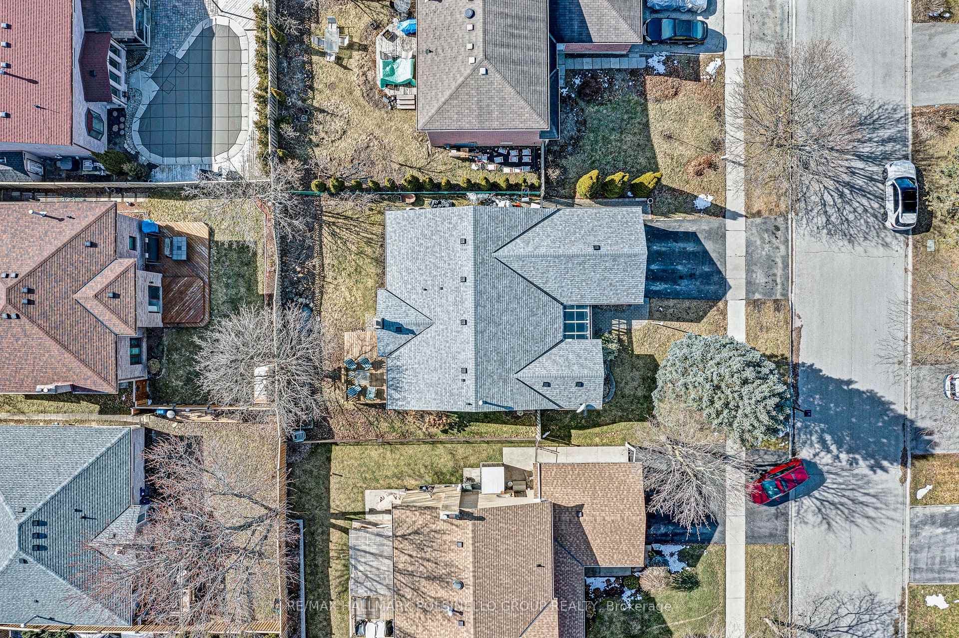 514 Malvern Crescent photo 35