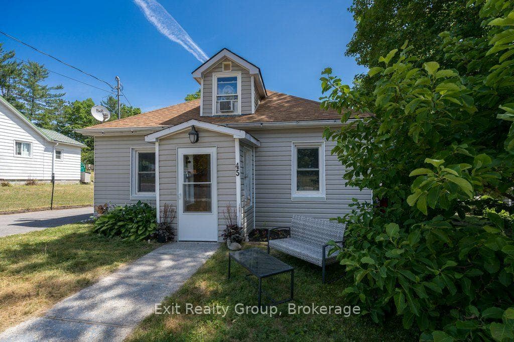 45 McClellan Street photo 3